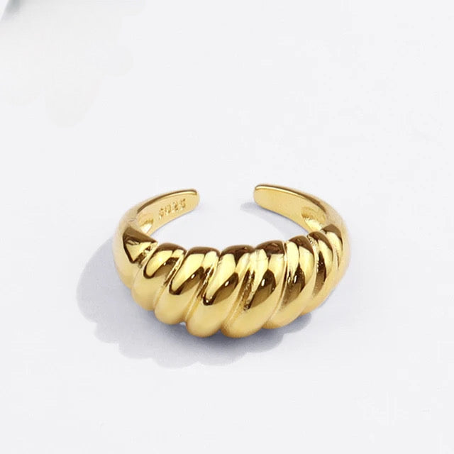 Silvéra Twist Ring