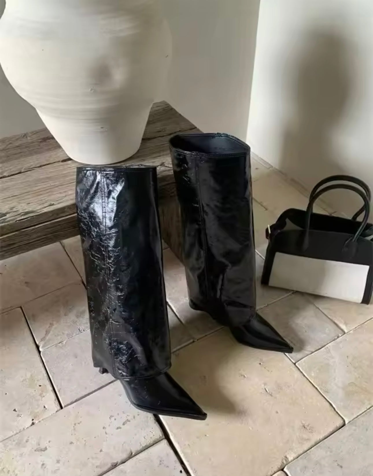 Röhrenstiefel aus Lack Leder