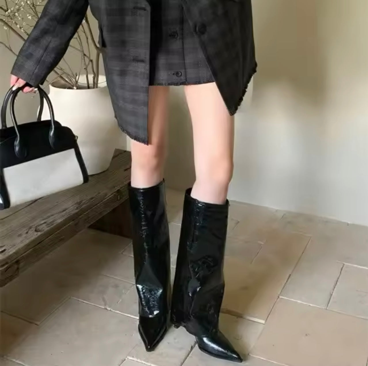 Röhrenstiefel aus Lack Leder