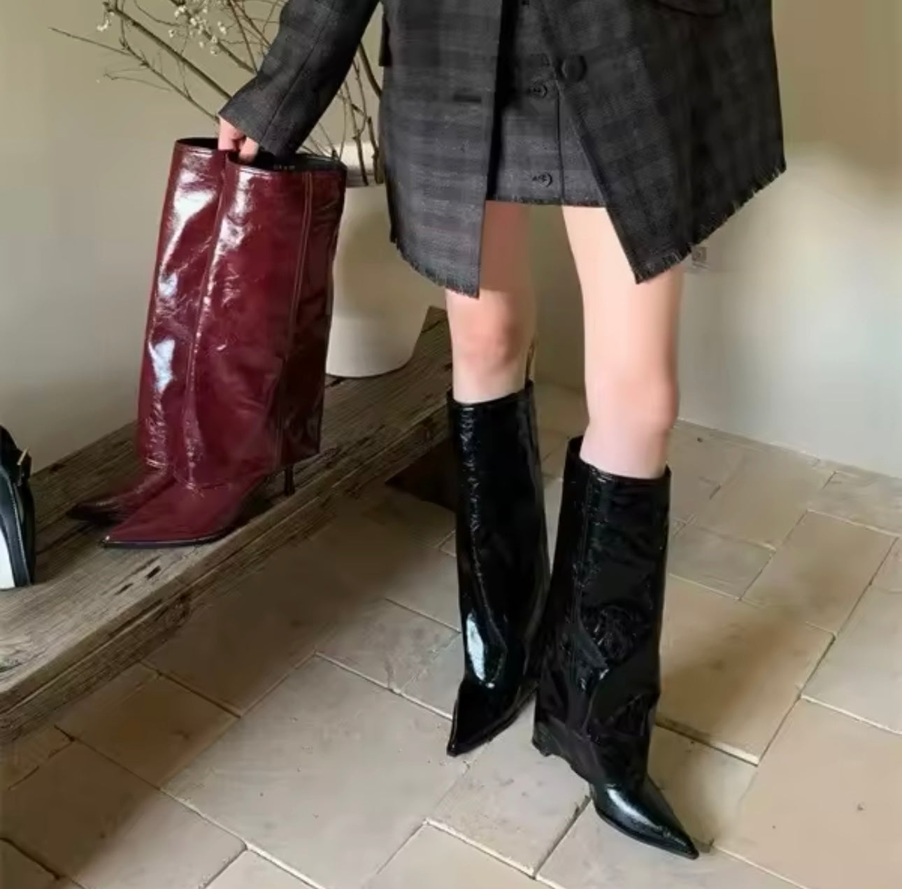 Röhrenstiefel aus Lack Leder