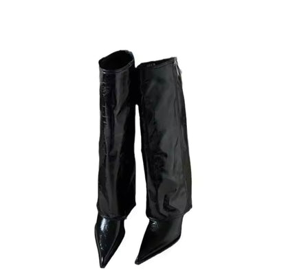 Röhrenstiefel aus Lack Leder